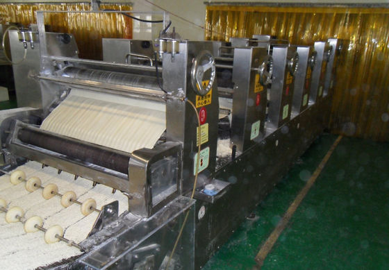 Chine Petites nouilles automatiques faisant la machine, nouilles de solides solubles fabriquant la machine fournisseur
