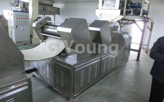 Chine Nouilles industrielles fabriquant la machine produisant les nouilles en série instantanées fournisseur