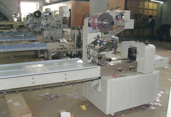 Chine Machine de conditionnement de sac d'oreiller de vitesse rapide, type machine à emballer d'oreiller de matériel de solides solubles 304 fournisseur