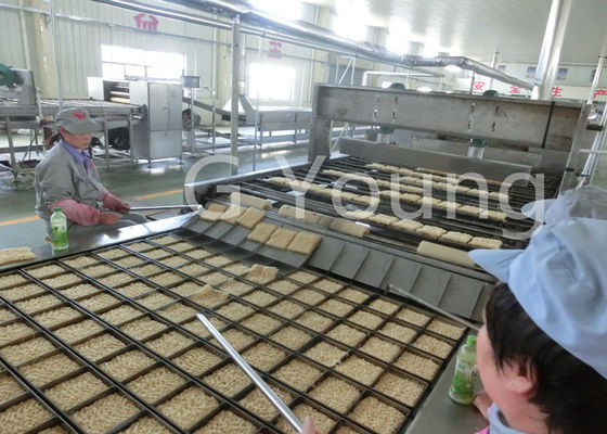 Chine 240 000 machine frite par rouleau de nouille instantanée de sac des gâteaux 900mm 65-80g/gâteau fournisseur