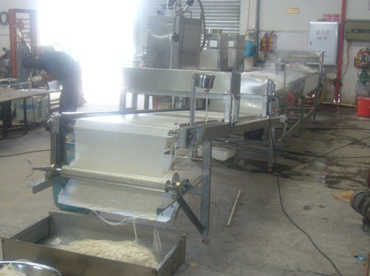 Chaîne de fabrication de nouille instantanée, machine de nouille instantanée de structure compacte fournisseur